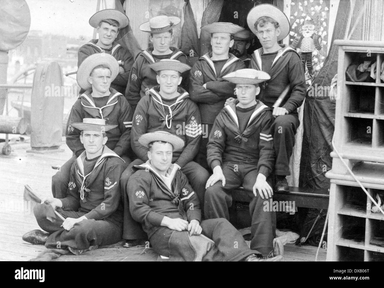 Les marins de la Marine royale à l'époque victorienne dimanche meilleur uniforme Banque D'Images