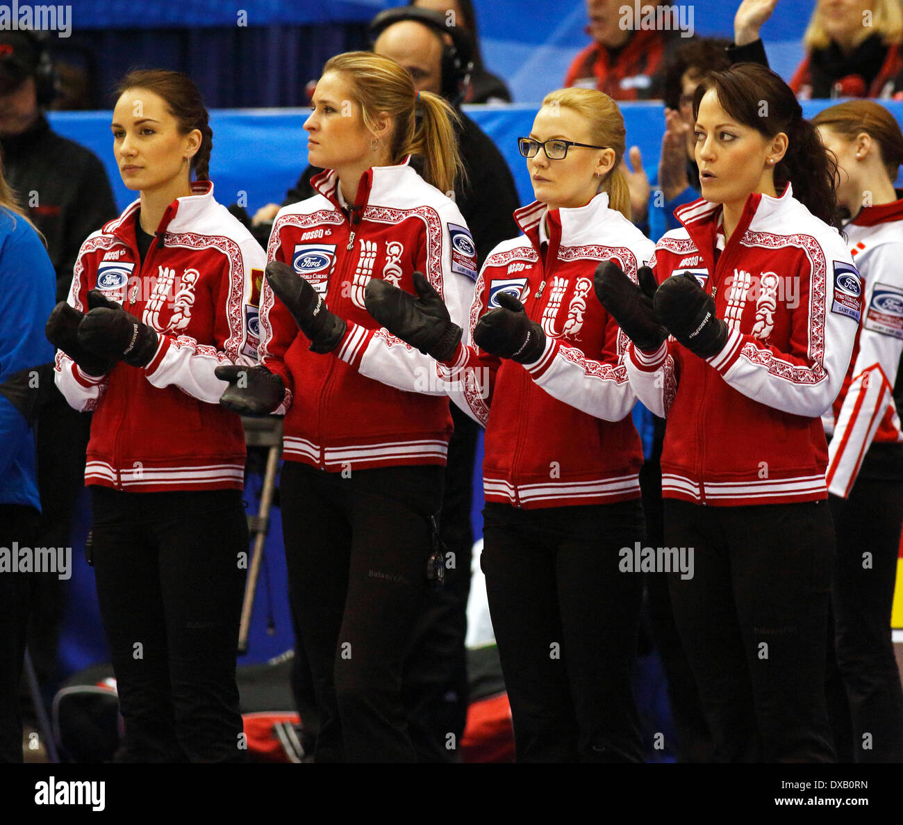 Anna Sidorova de la Russie, Margarita Fomina, Alexandra Saitova et Ekaterina Galkina au championnat mondial Ford de curling féminin Banque D'Images