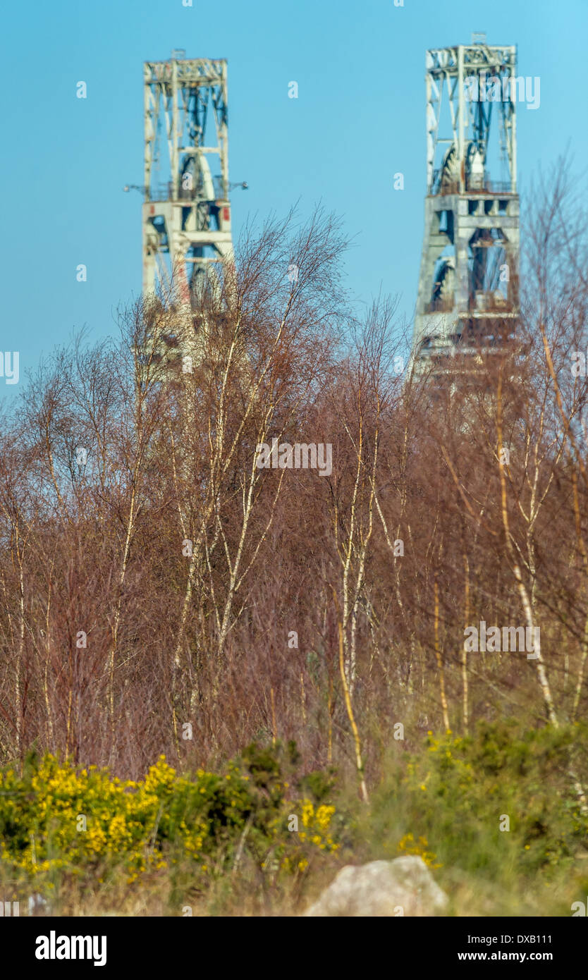 Les tours d'enroulement en acier et roues est tout ce qui reste de la mine de Clipstone dans le Nottinghamshire. Banque D'Images