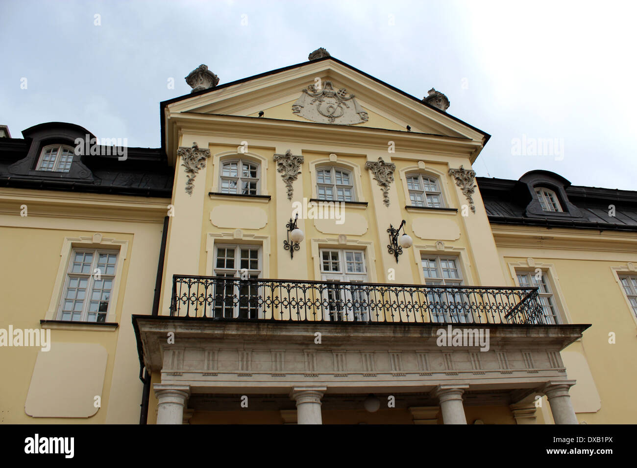 Fragment d'un bâtiment avec l'architecture de nice Banque D'Images