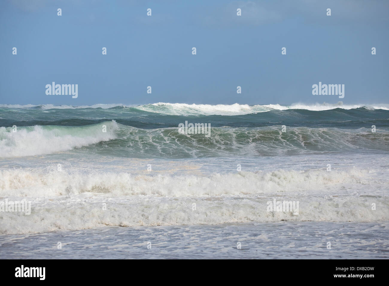 Haena Beach après une tempête tropicale sur Kauai, Hawaii. Banque D'Images