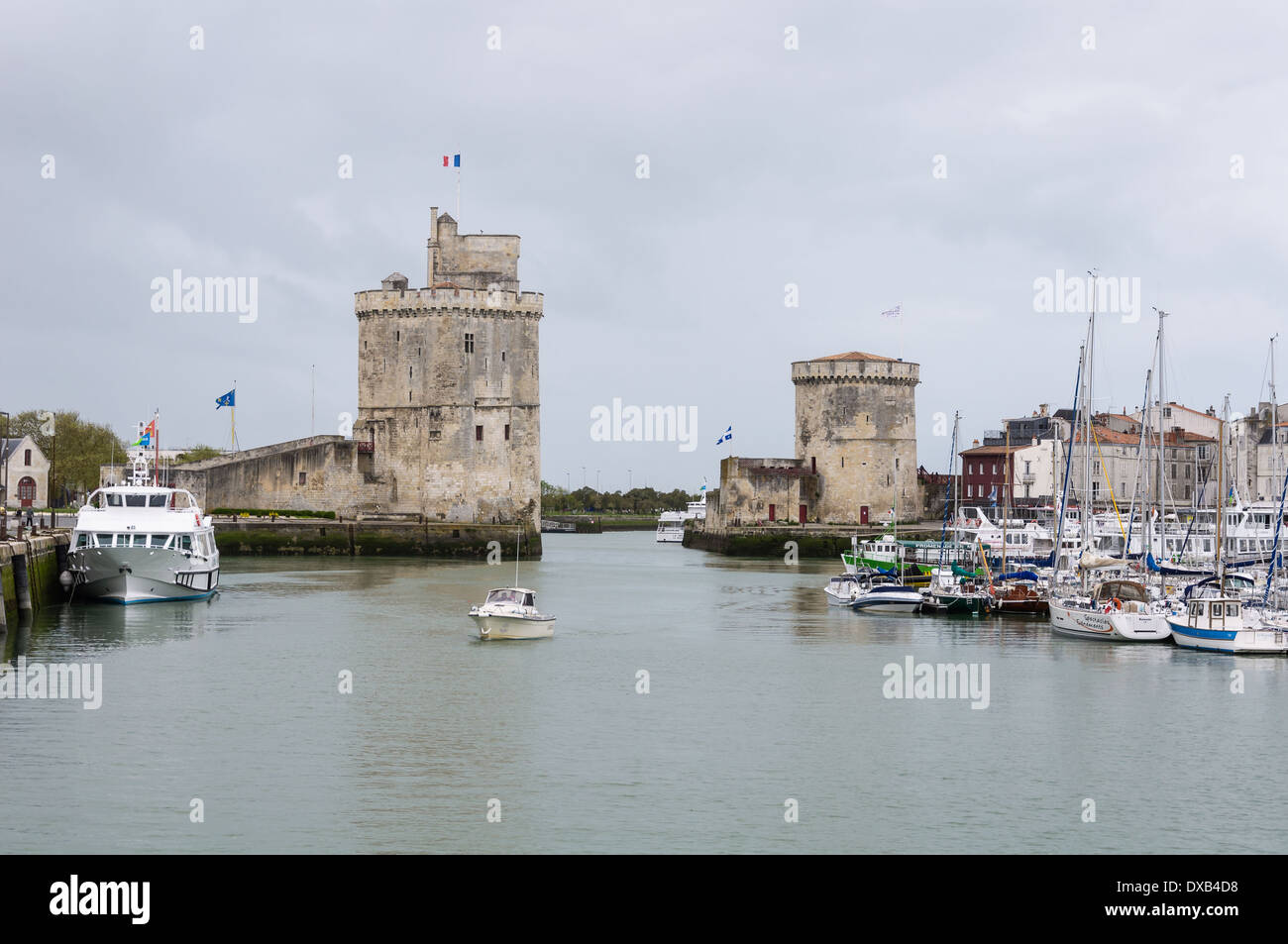 Les tours de la rochelle Banque de photographies et d’images à haute ...