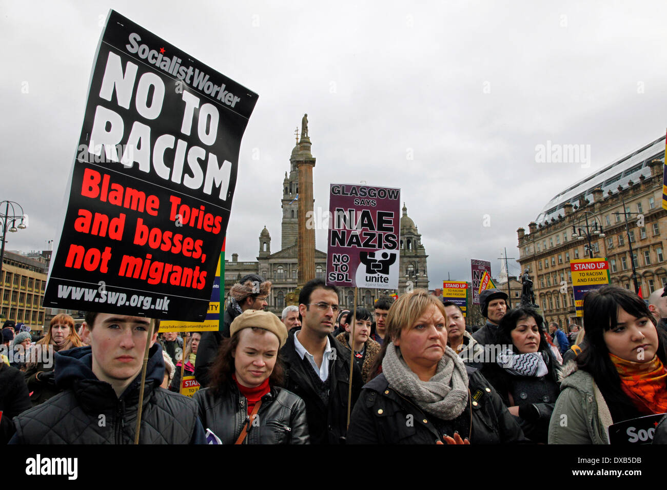 Glasgow, Ecosse, Royaume-Uni. 22 mars 2014. La lutte contre le racisme, mars et manifestation tenue à George Square, Glasgow, Écosse, Royaume-Uni, par un défilé dans les rues du centre-ville. La manifestation était organisée par la direction de l'Écossais de "Unis contre le fascisme" pour célébrer la Journée des Nations Unies Anti-Fascism avec de nombreux groupes d'intérêt et AAMER Anwar, un éminent avocat des égalités participant Credit : Findlay/Alamy Live News Banque D'Images