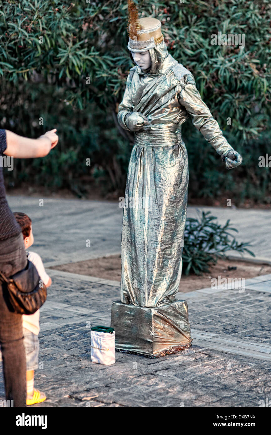 Un mime effectue dans la rue d'Athènes, Grèce Banque D'Images