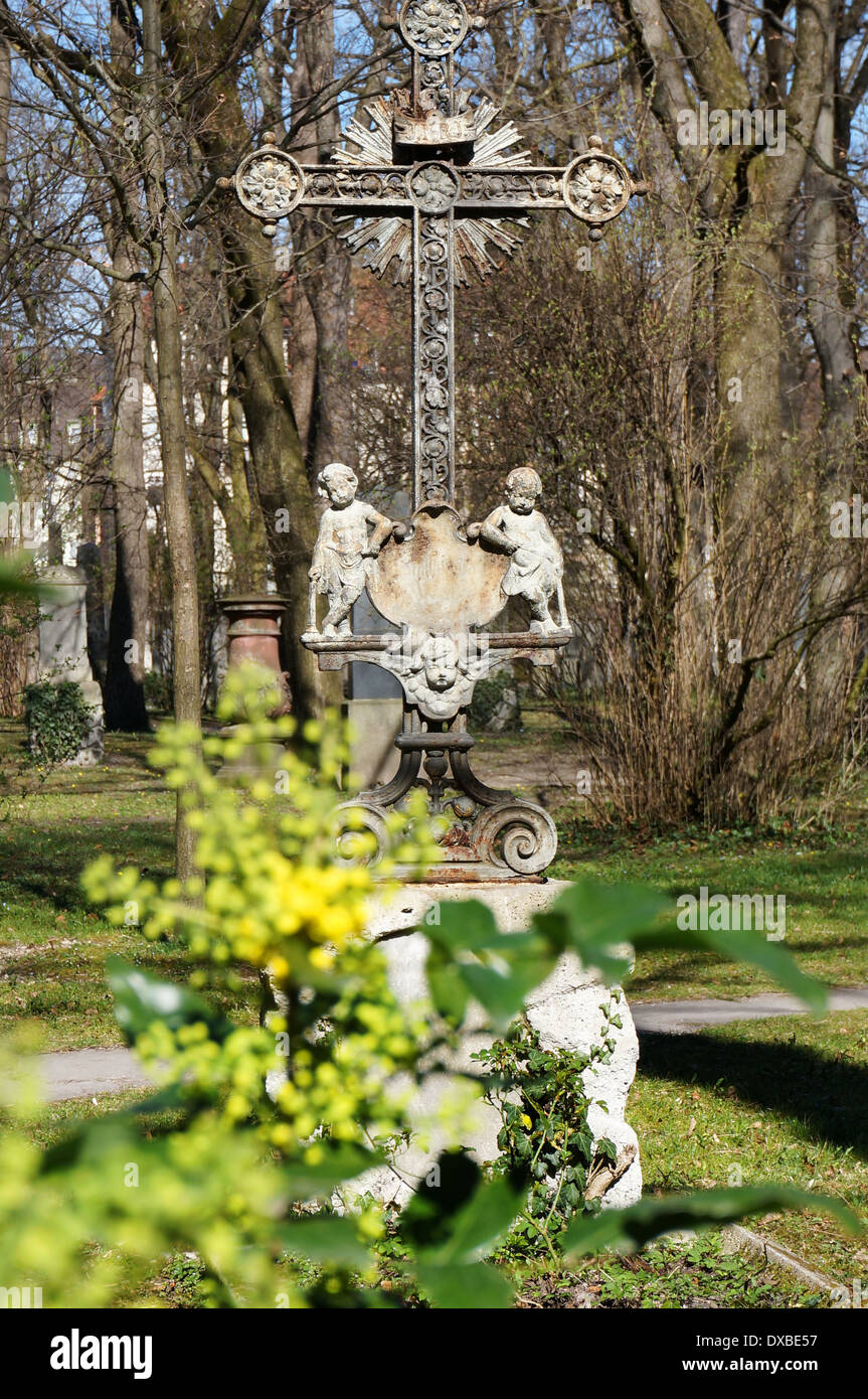 Tombe du cimetière du nord, Munich, Bavaria, Germany, Europe Banque D'Images