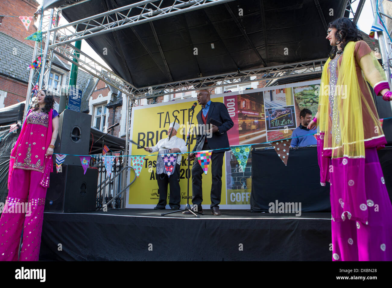 Londres, Royaume-Uni, le 23 mars 2014. Ainsley Harriott Chef TV ouvre bouche Brick Lane Crédit : Neil Cordell/Alamy Live News Banque D'Images