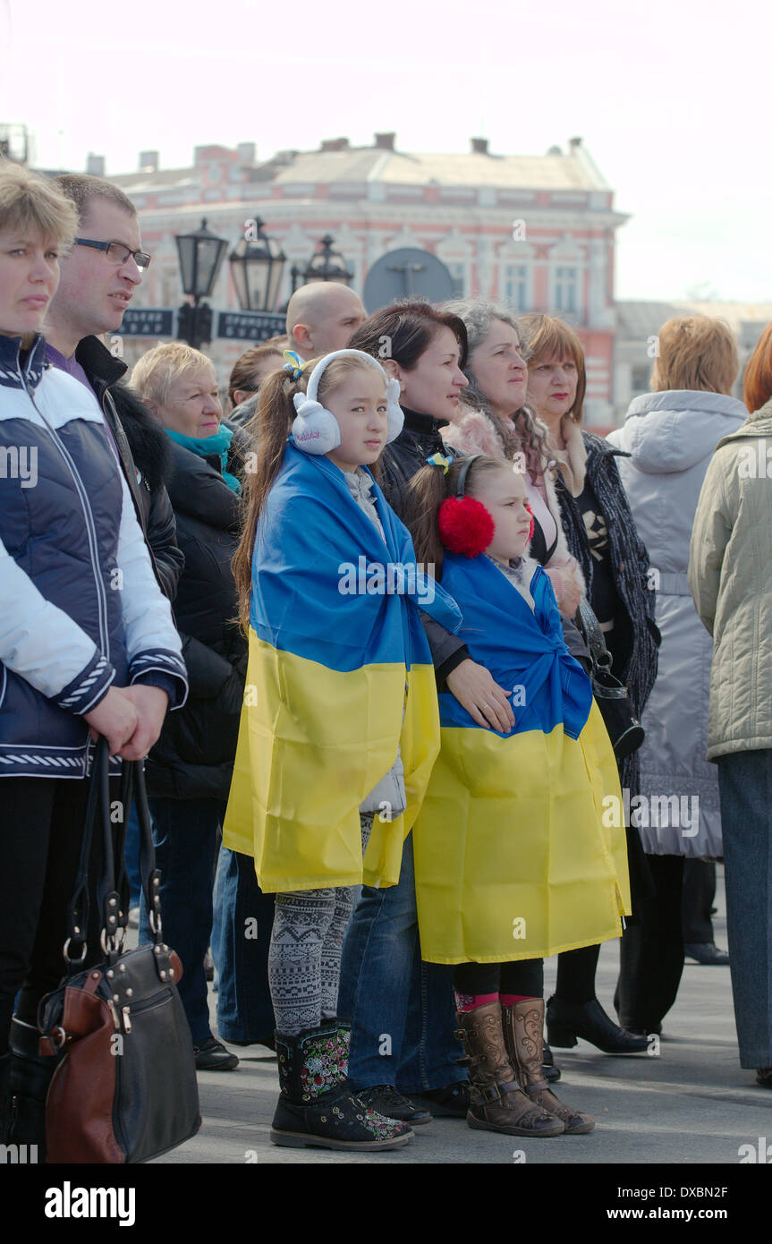 Odessa, Ukraine. Mar 23, 2014. Odessa evromaydan à l'appui de l'intégration européenne. Les concerts-rallye les partisans de l'unification de l'UE et l'Ukraine. Lors d'une manifestation à laquelle ont participé plus de 500 personnes Crédit : Andrey Nekrasov/Alamy Live News Banque D'Images