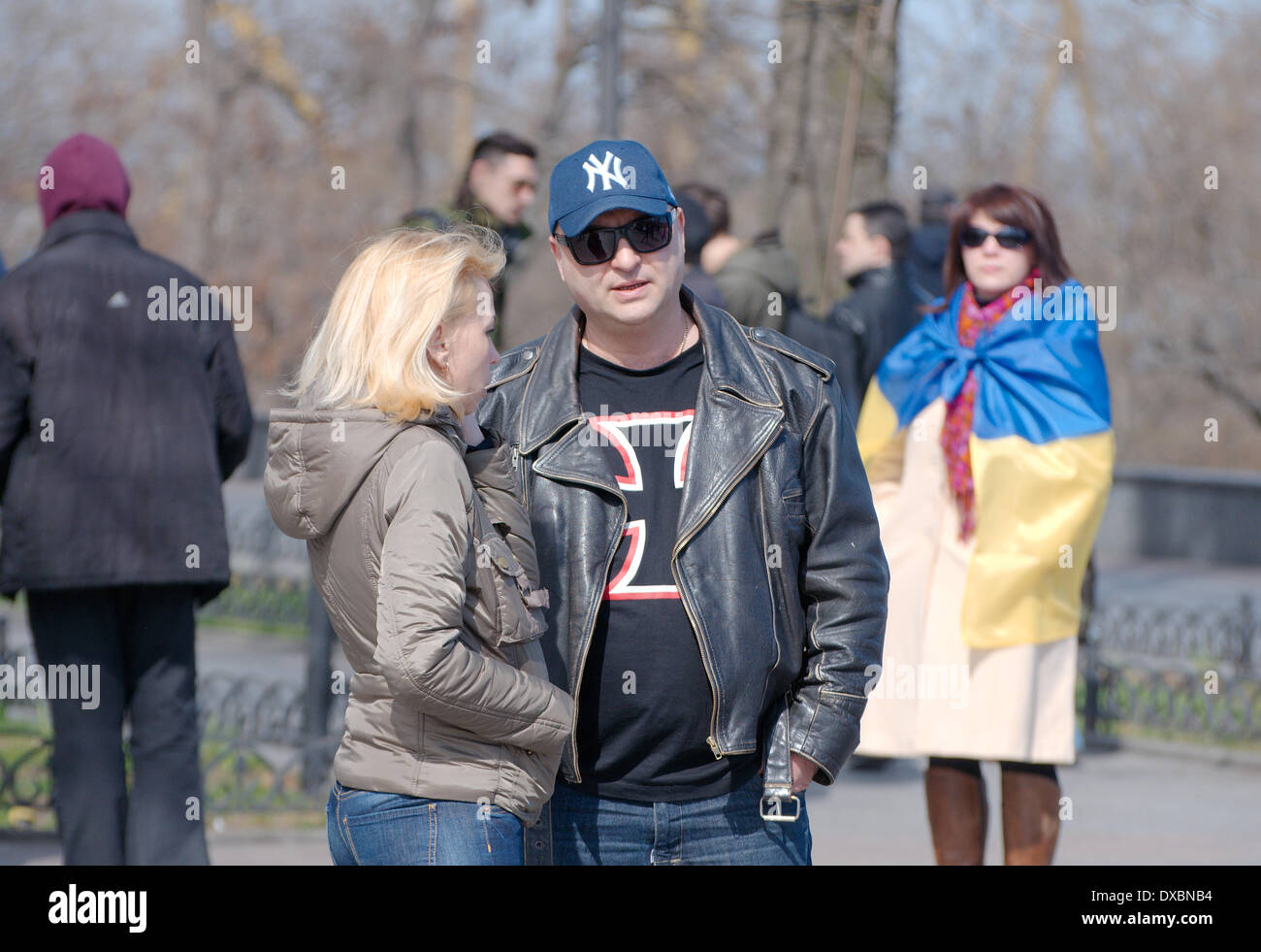 Odessa, Ukraine. Mar 23, 2014. Homme avec des symboles nazis. Odessa evromaydan à l'appui de l'intégration européenne. Les concerts-rallye les partisans de l'unification de l'UE et l'Ukraine. Lors d'une manifestation à laquelle ont participé plus de 500 personnes Crédit : Andrey Nekrasov/Alamy Live News Banque D'Images