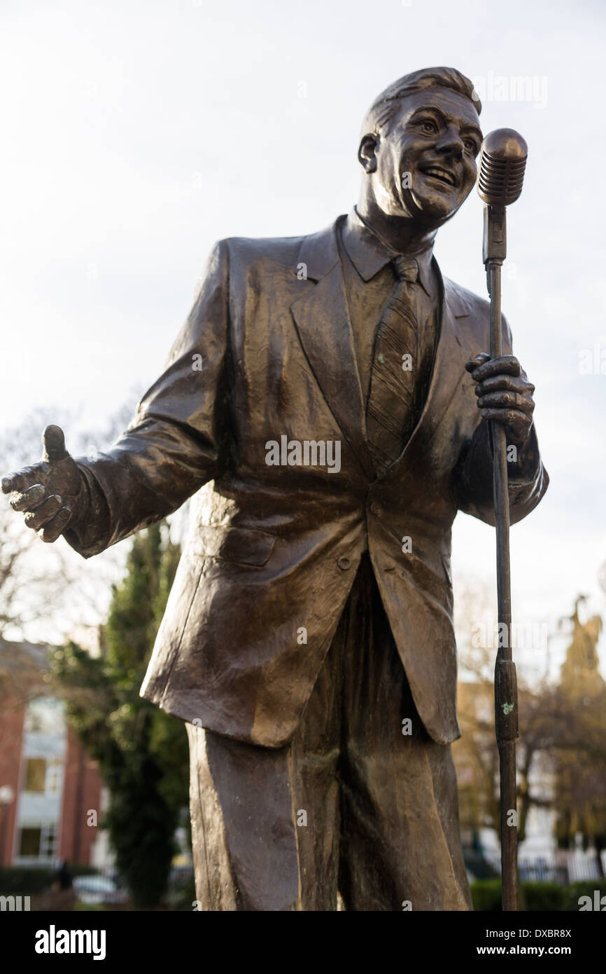 David Whitfield statue chanteuse en dehors de Hull New Theatre Humberside East Yorkshire UK Banque D'Images