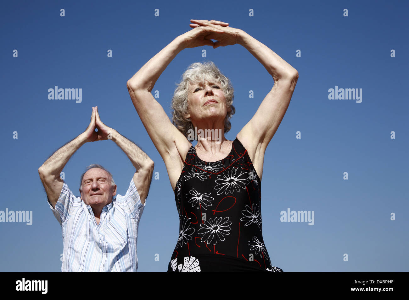 Senior couple stretching Banque D'Images