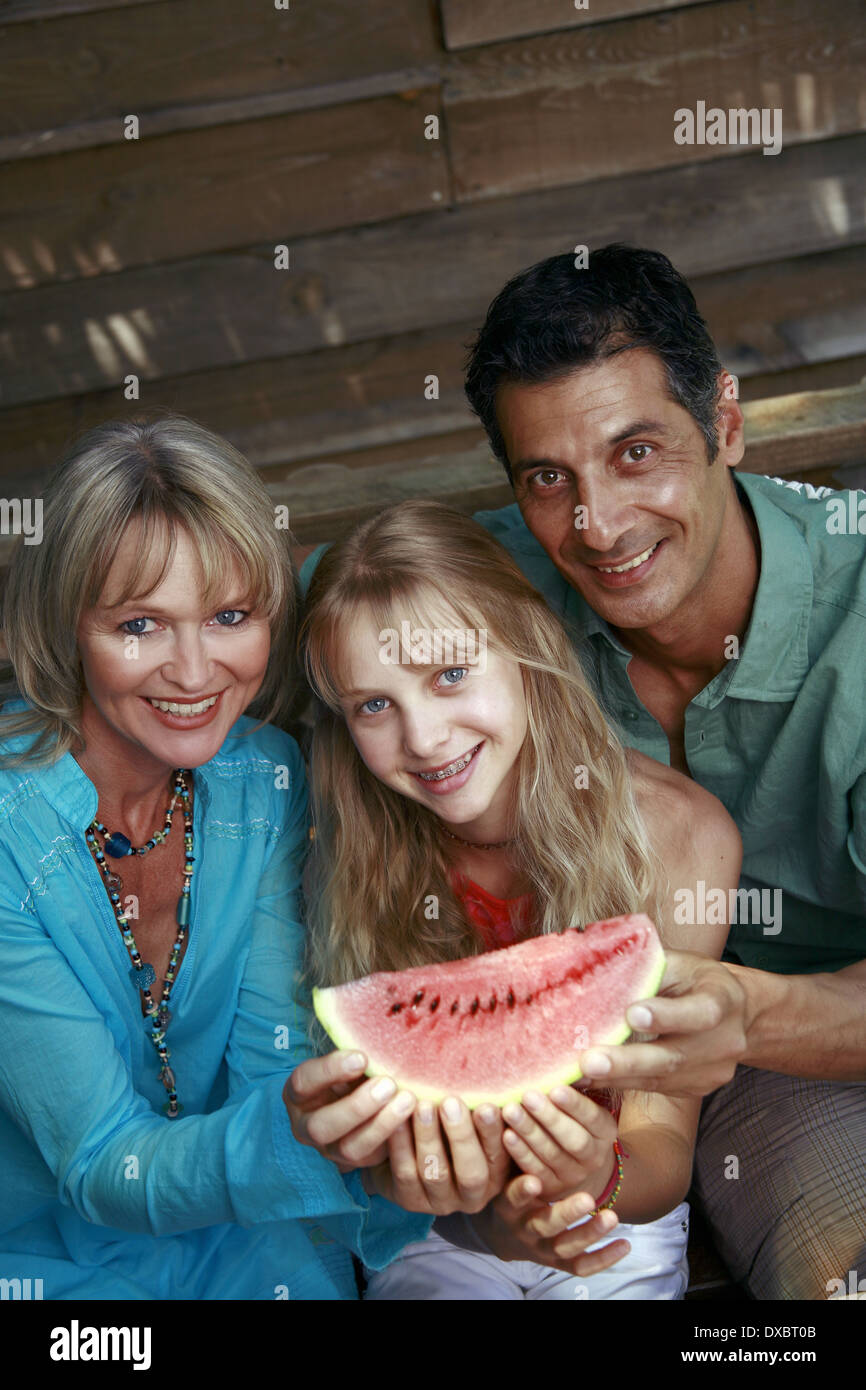 Les parents de fille et de pastèque Banque D'Images