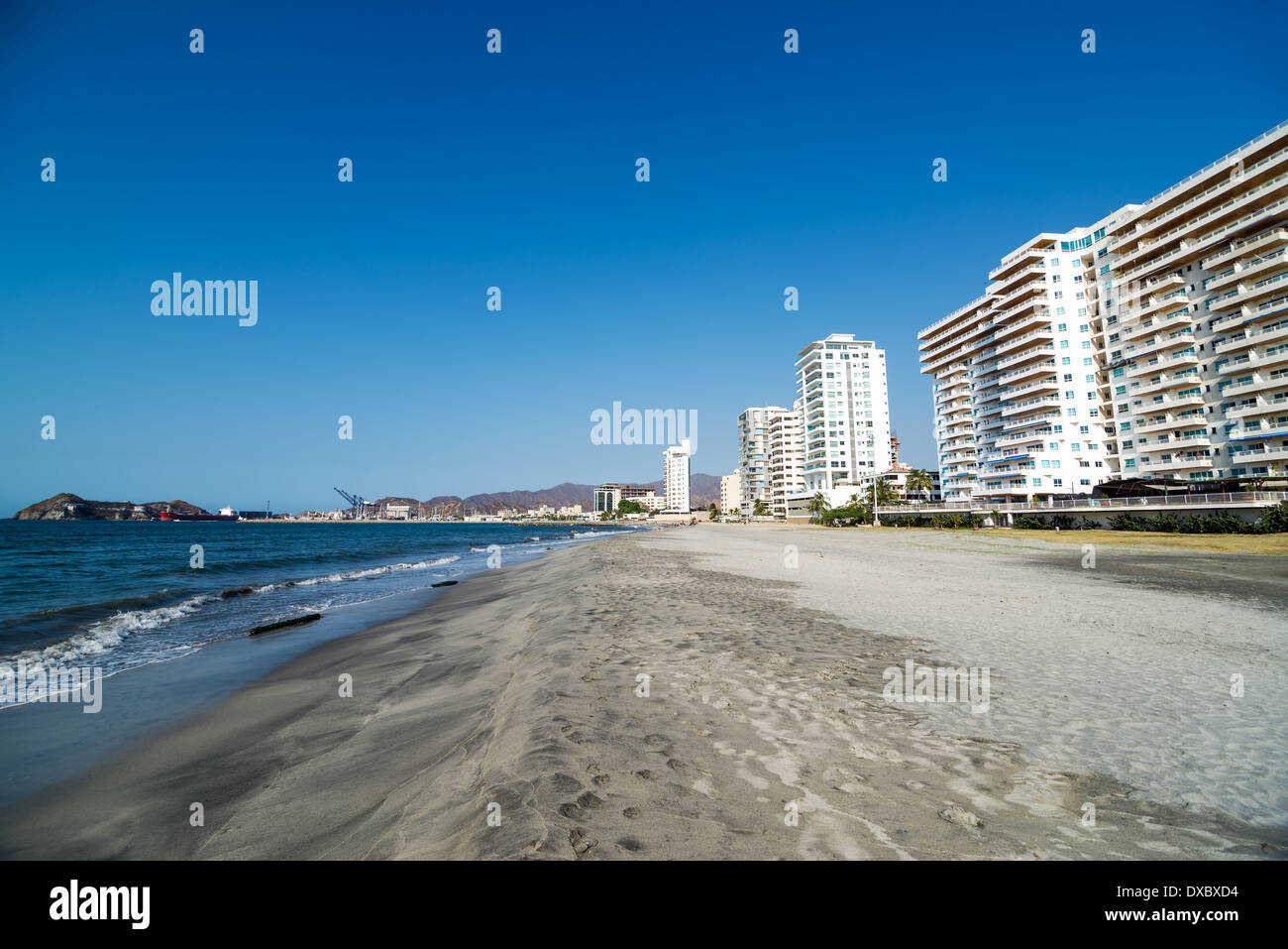Vue sur les plages au bord de l'eau de Santa Marta, Colombie Banque D'Images
