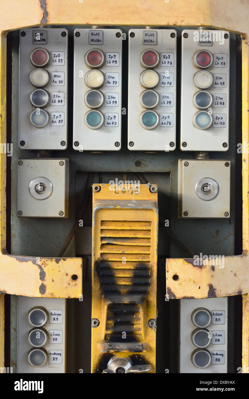 Communication à l'ancienne panneau à la gare allemande Banque D'Images