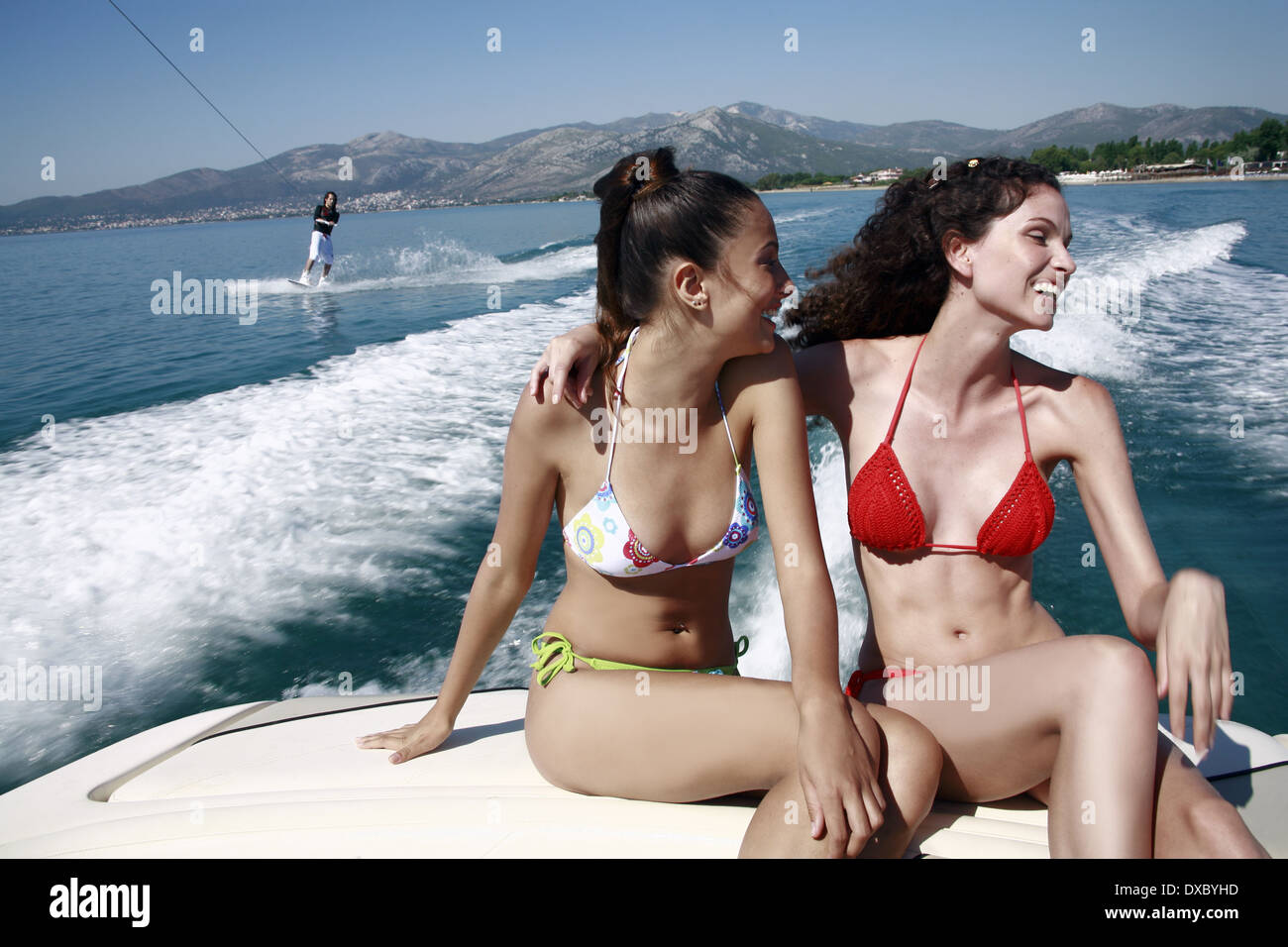 Deux femmes jeunes adultes en vedette Banque D'Images