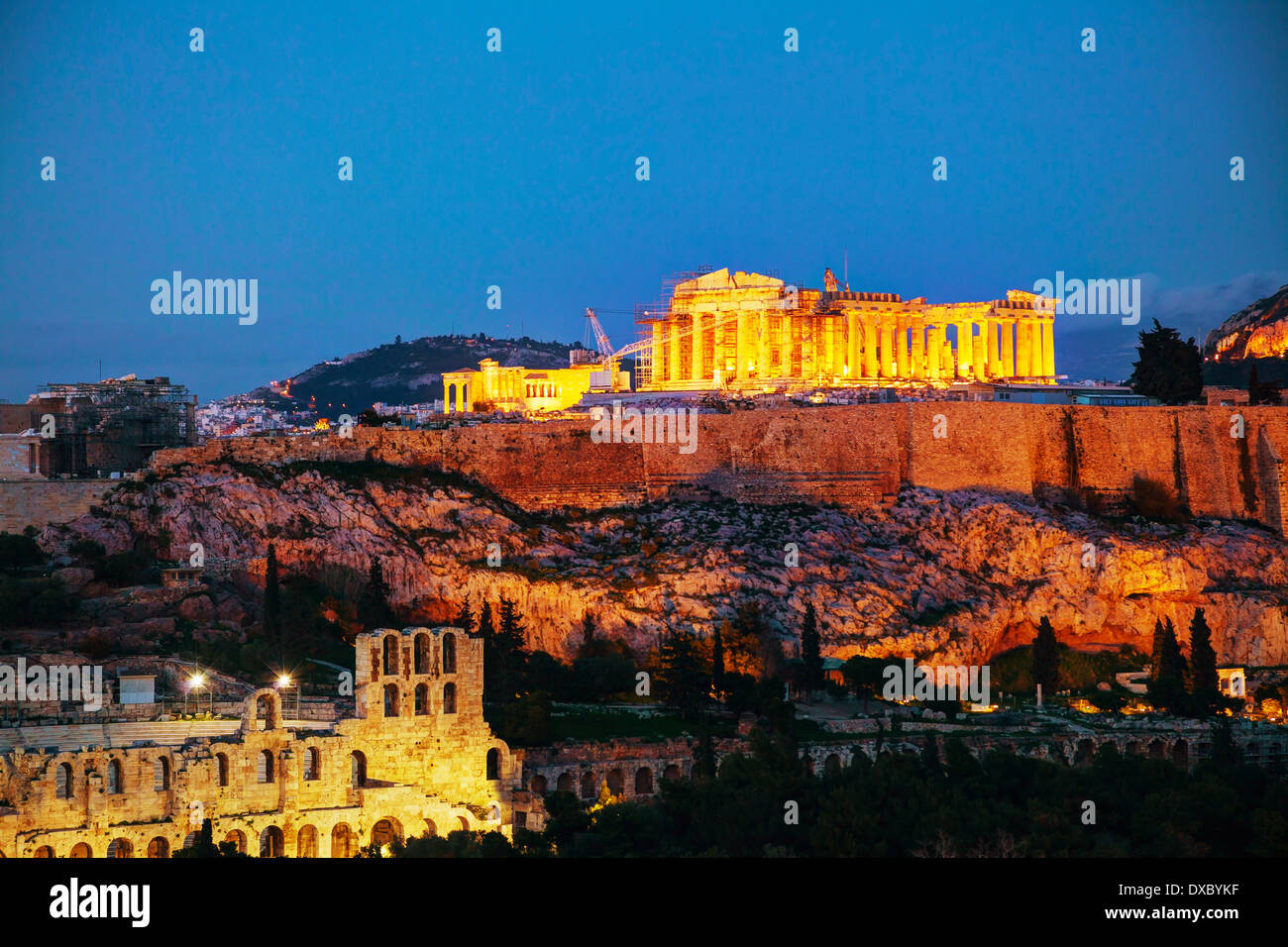 Acropole à Athènes, Grèce dans la soirée après le coucher du soleil Banque D'Images