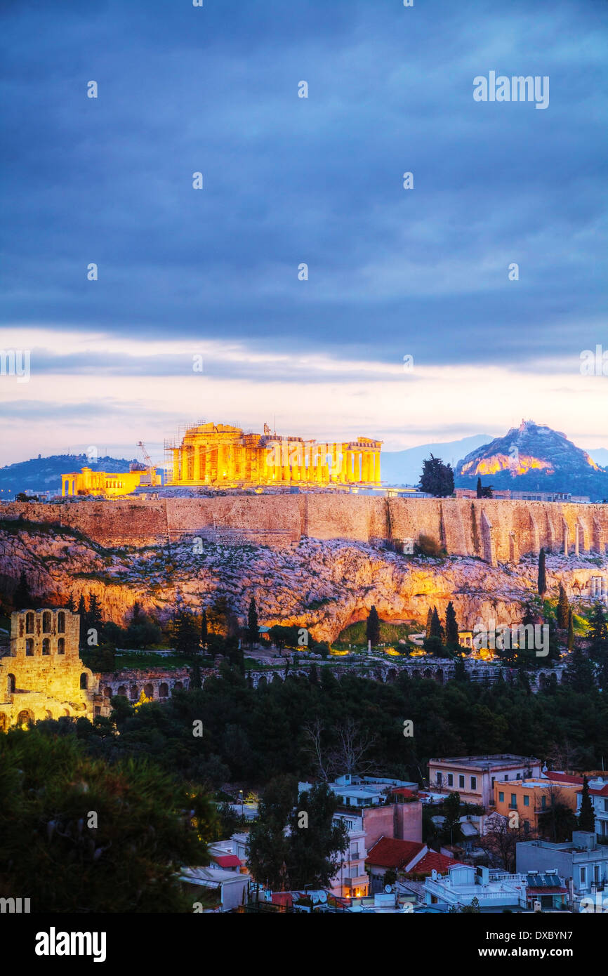 Acropole à Athènes, Grèce dans la soirée après le coucher du soleil Banque D'Images