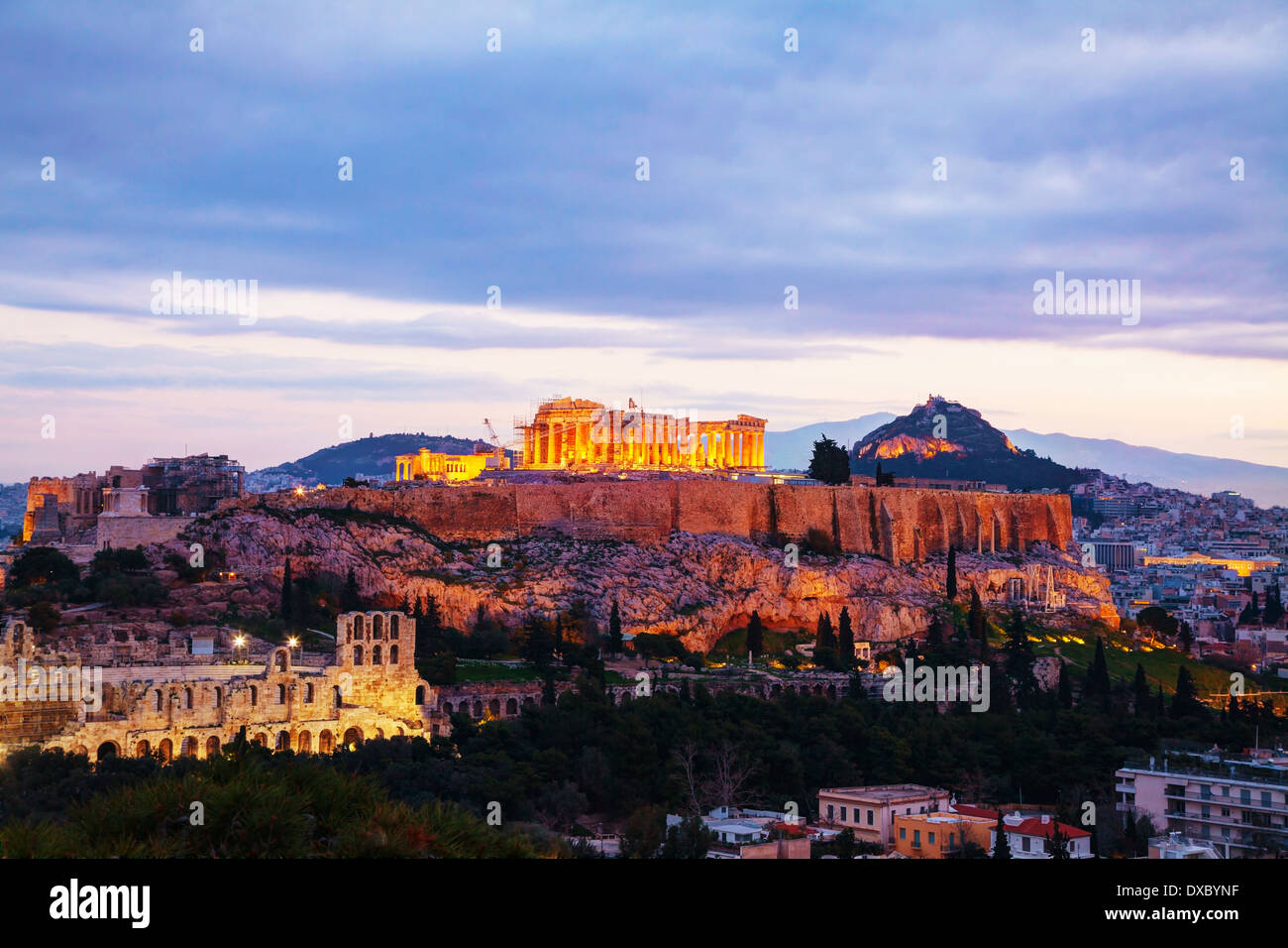 Acropole à Athènes, Grèce dans la soirée après le coucher du soleil Banque D'Images