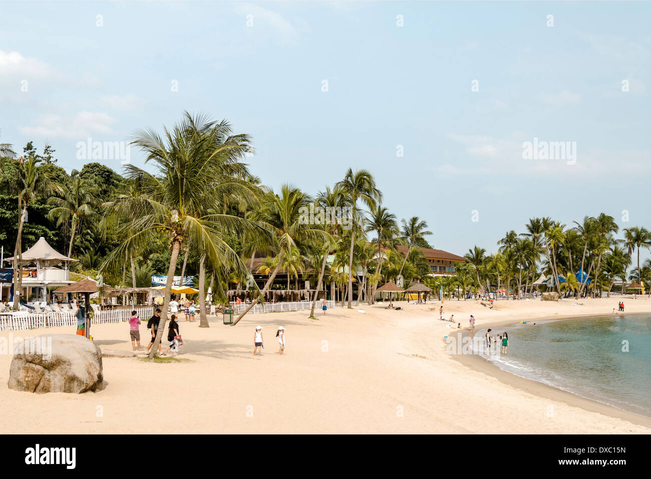La plage de Siloso pittoresque sur l'île de Sentosa, Singapour Banque D'Images