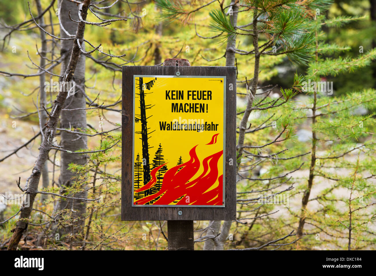 Kein Feuer machen, Waldbrandgefahr - signe pour la prévention des incendies de forêt, Valais, Alpes Suisses, Suisse, Europe Banque D'Images
