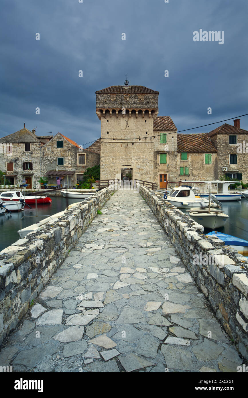 Kastel Gomilica tempête au-dessus, près de Split, la Dalmatie, CroatiaEurope Banque D'Images