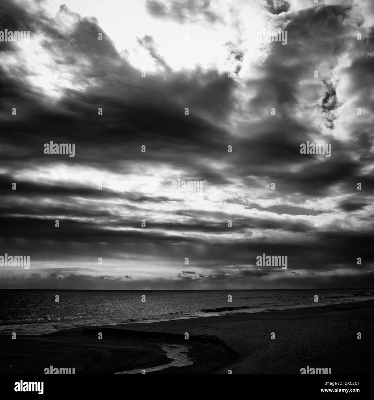 Nuages sur la mer, Kamogawa, préfecture de Chiba, Japon Banque D'Images
