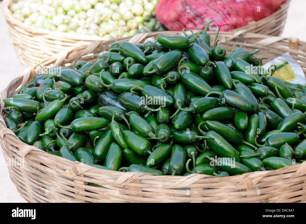 Poivre vert Panier vente de légumes du marché San Pedro Almolonga Guatemala Barndigital Banque D'Images