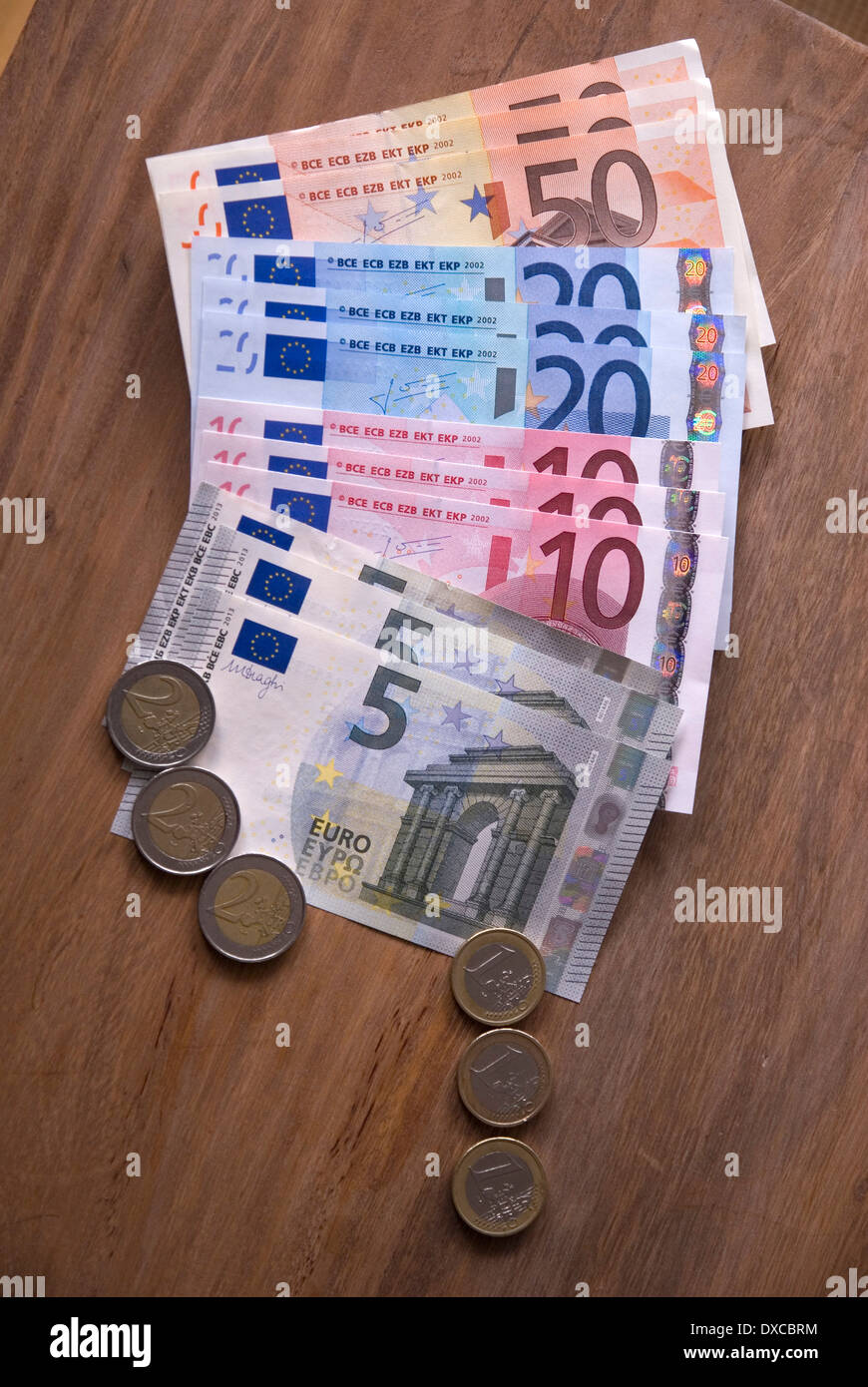 Euro argent en billets et pièces Banque D'Images
