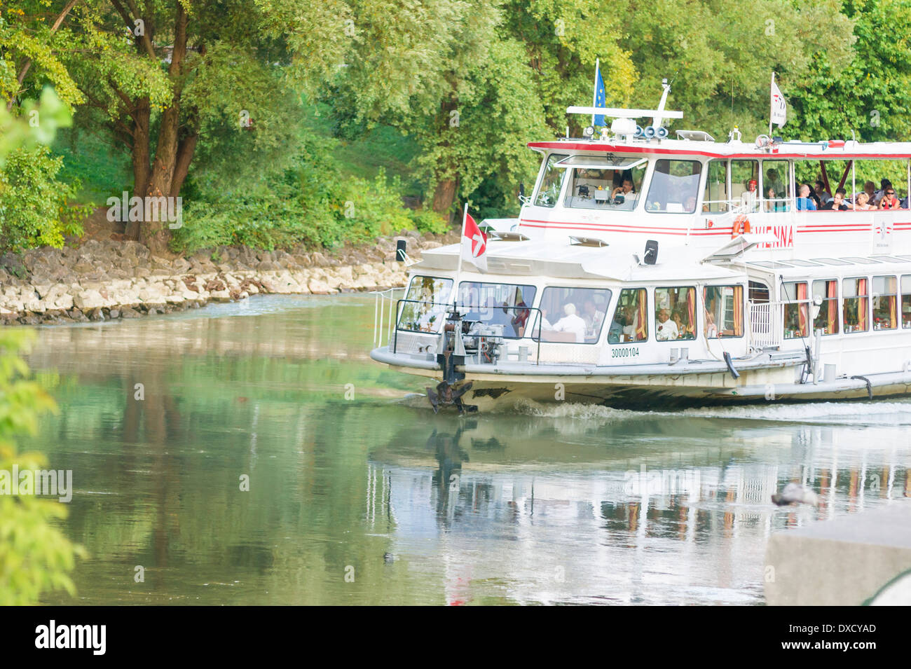 Navire d'excursion sur le canal du Danube, vienne, autriche Banque D'Images