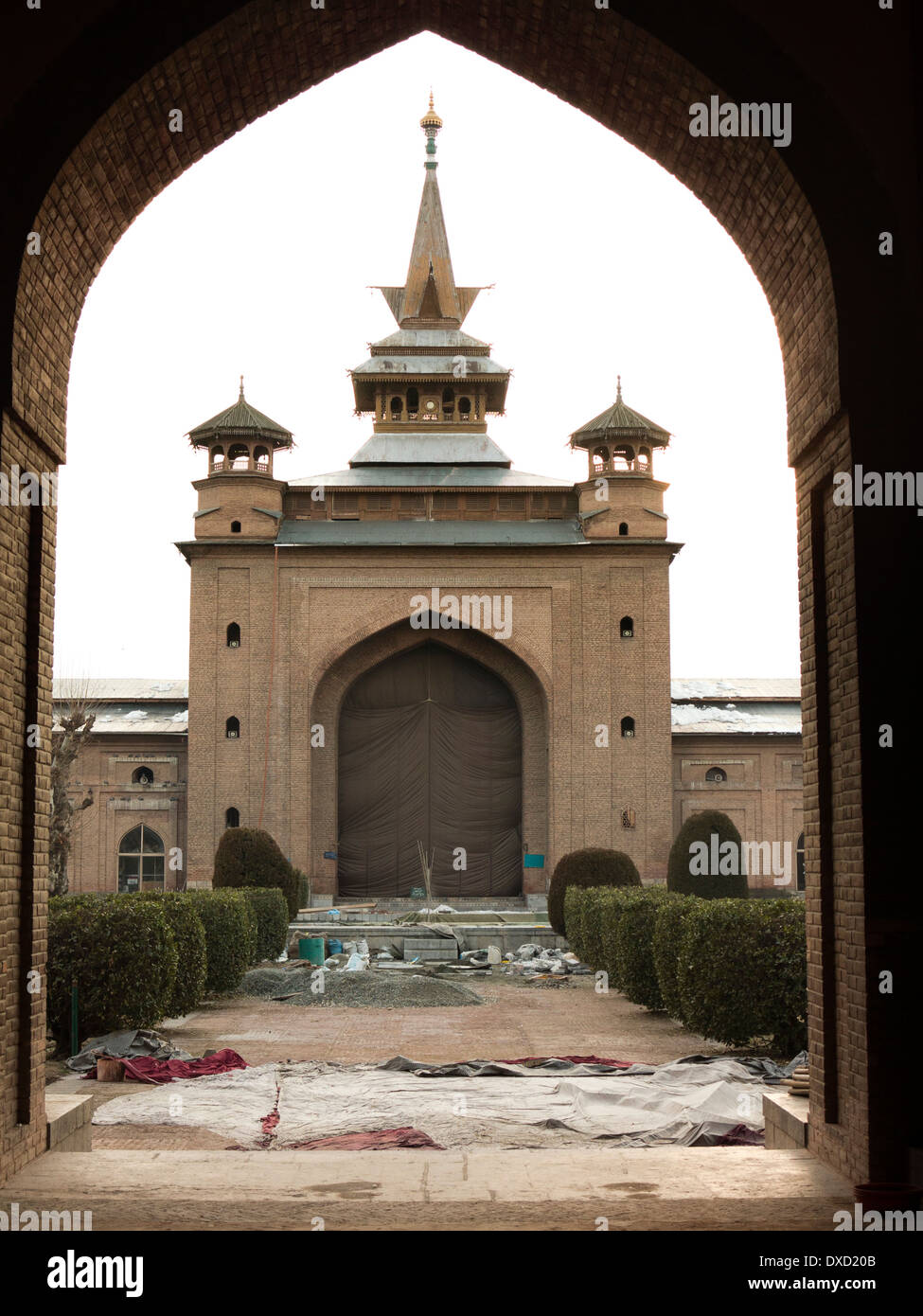 L'Inde, au Cachemire, Srinagar Ville, tour en bois et flèche de la Mosquée Jamia Masjid historique Banque D'Images