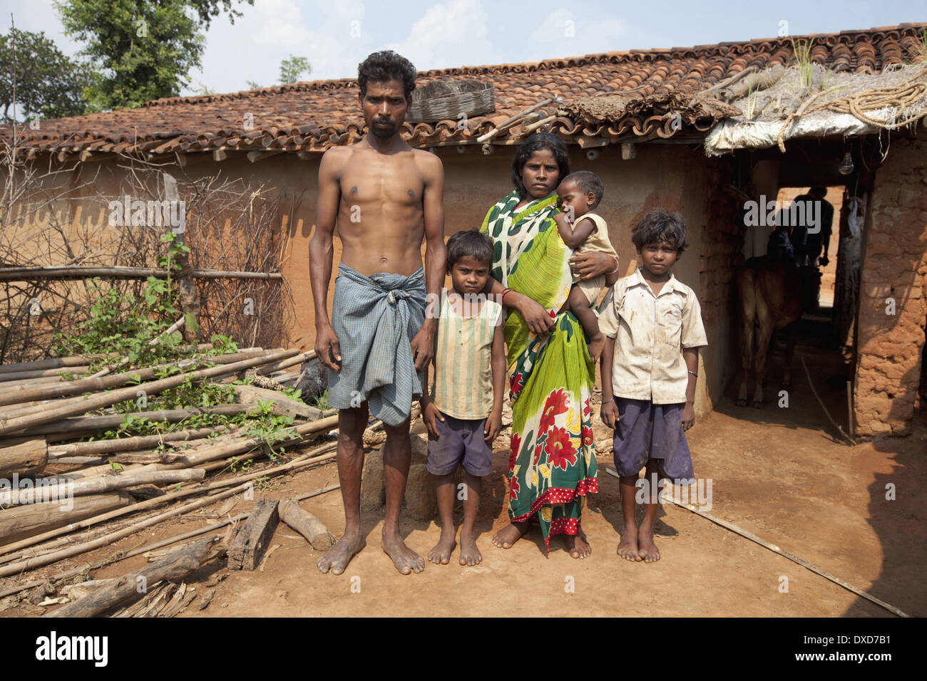 La famille tribale. Tribu Santhal. Jarkatand, village du district de Bokaro, Jharkhand Banque D'Images