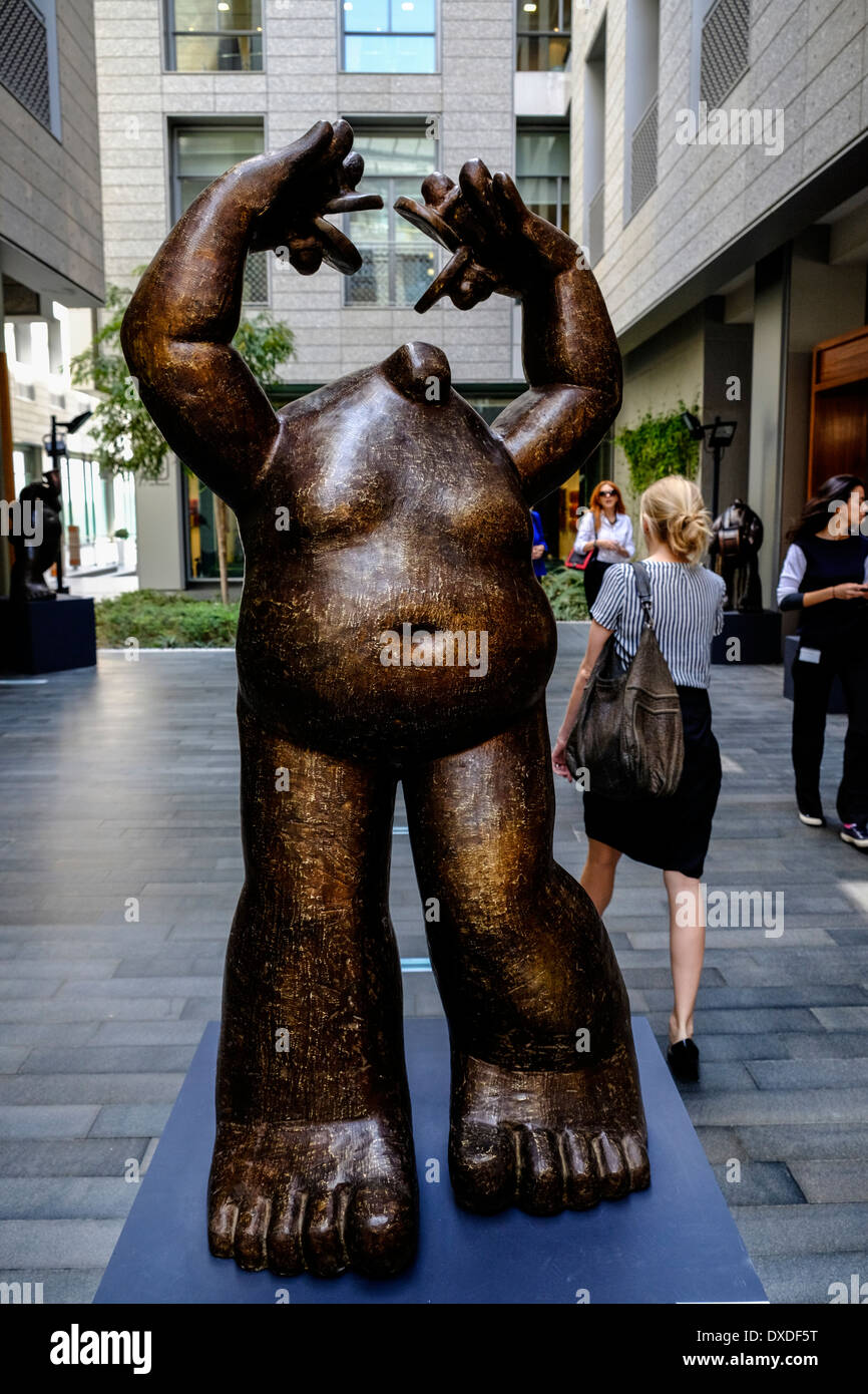 La sculpture à l'entrée Village avec de nombreuses galeries d'art à DIFC Dubai International Financial Centre à Dubaï Émirats Arabes Unis Banque D'Images