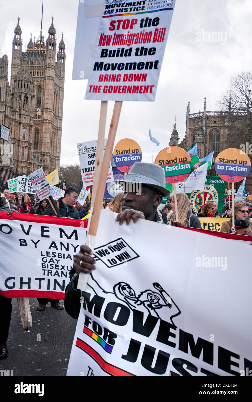 Des Nations Unies sur l'antiracisme jours des milliers mars à Londres pour la journée européenne d'action contre le racisme et de boucs émissaires des immigrants. Banque D'Images