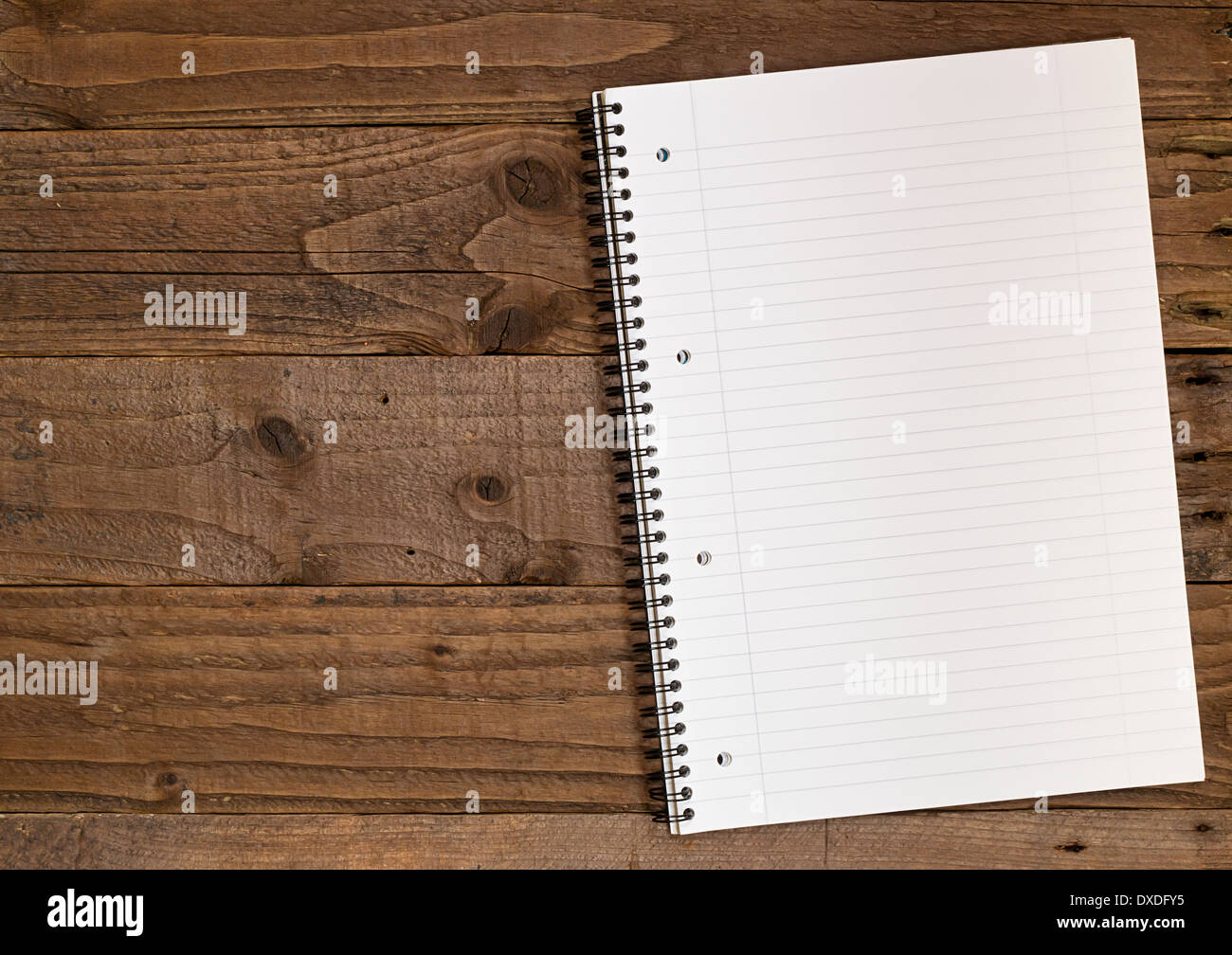 Blank notepad bordée, format A4 avec l'espace sur la gauche pour l'insertion de vos propres éléments de conception. Banque D'Images
