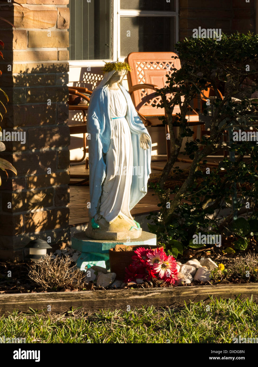 Sainte Vierge Marie Statue pour pelouse et jardin, Catholique Accueil, USA Banque D'Images