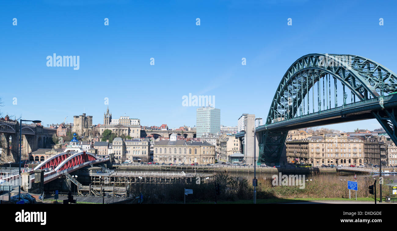Vue panoramique de Newcastle sur Tyne cityscape North East England UK Mars 2014 Banque D'Images