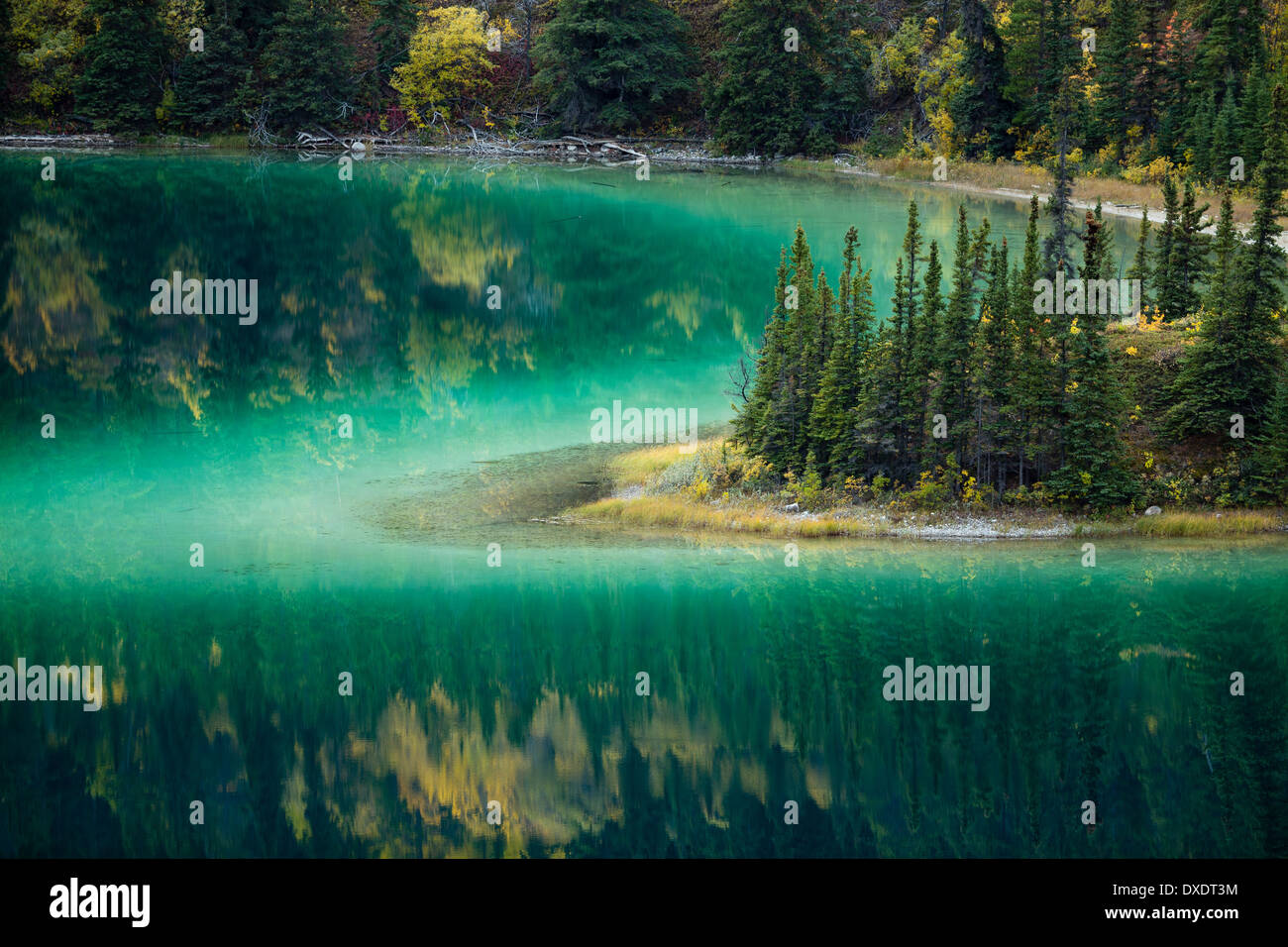 Le lac Emerald, nr Carcross, au Yukon, Canada Banque D'Images