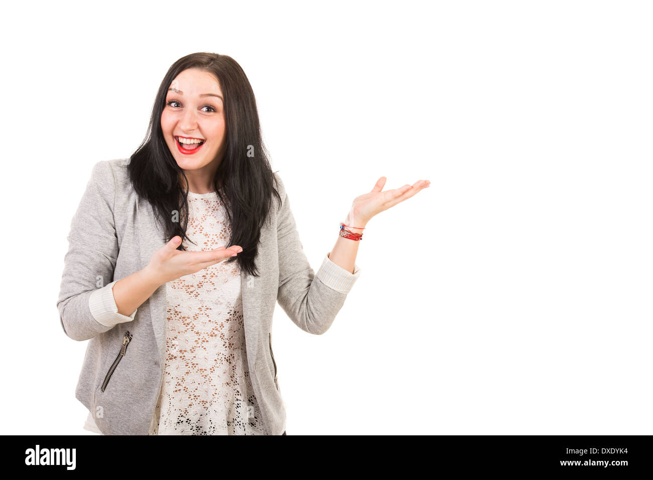 Surpris happy woman faire un exposé en copie espace isolé sur fond blanc Banque D'Images