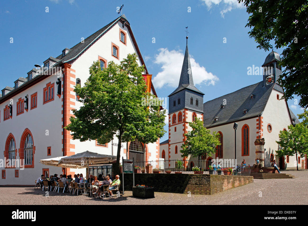 Hôtel de ville, église Sainte Catherine, Bonaduz an der Strasse, district Main-Kinzig-Kreis, Hesse, Allemagne Banque D'Images