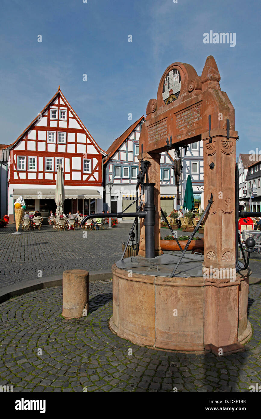 Fontaine du marché, construit 1650, Nidda, district Wetteraukreis, Hesse, Allemagne / place du marché Banque D'Images