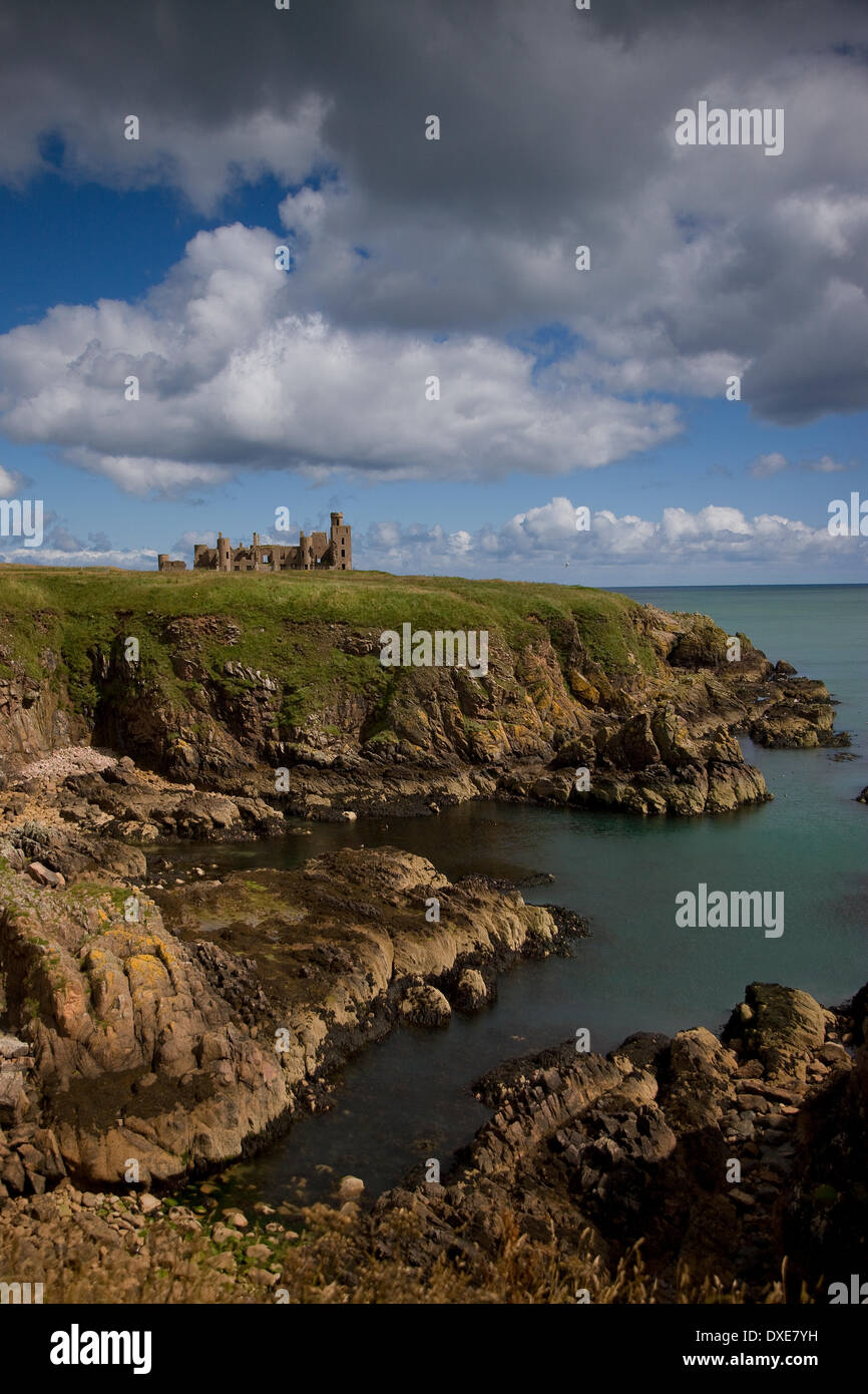 Slains Castle nr, Errol Port Bay Cruden, dans l'Aberdeenshire. Banque D'Images