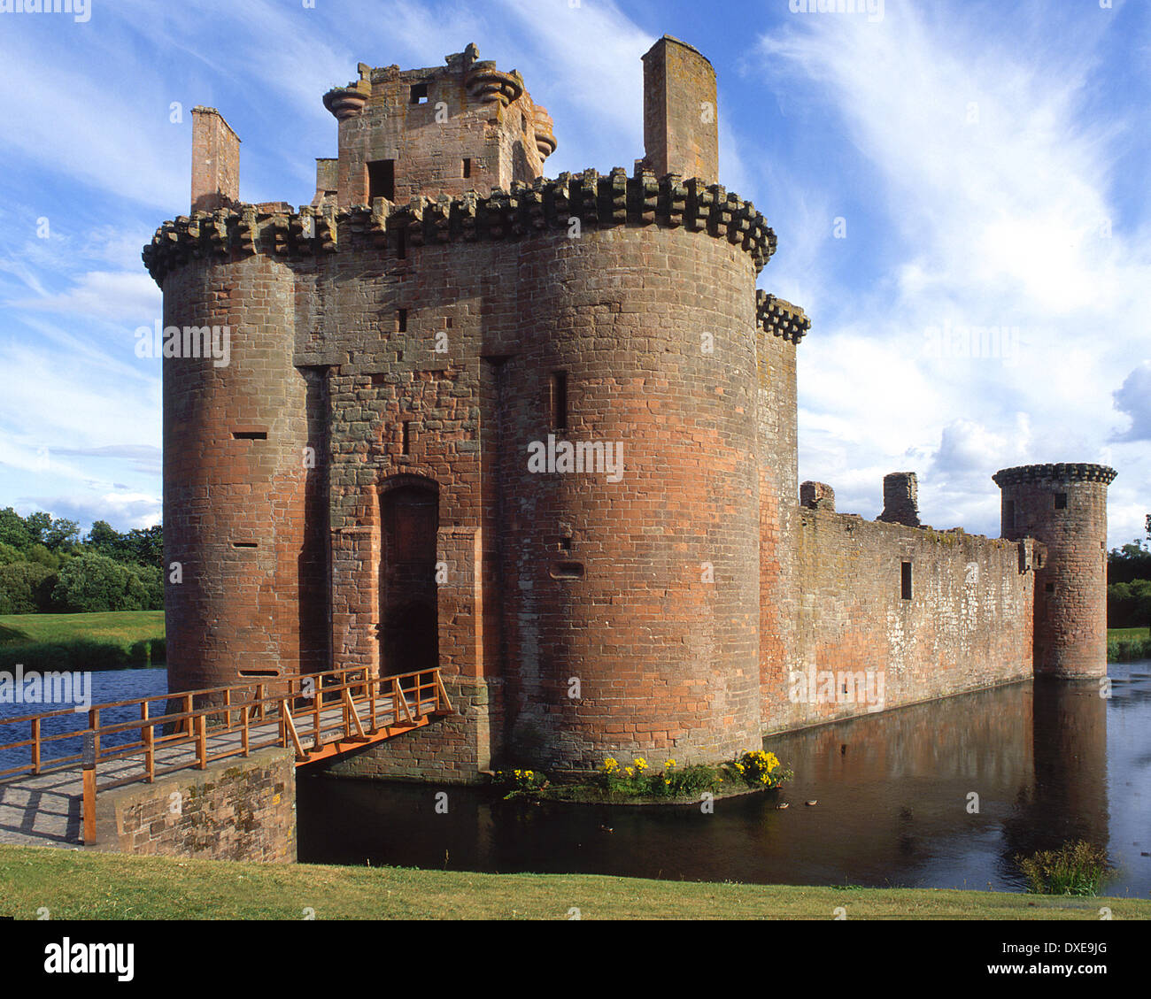 Les spectaculaires ruines du château de Caerlaverock, un château fort du 13ème siècle sur le Solway Firth, Dumfries et Galloway. Banque D'Images