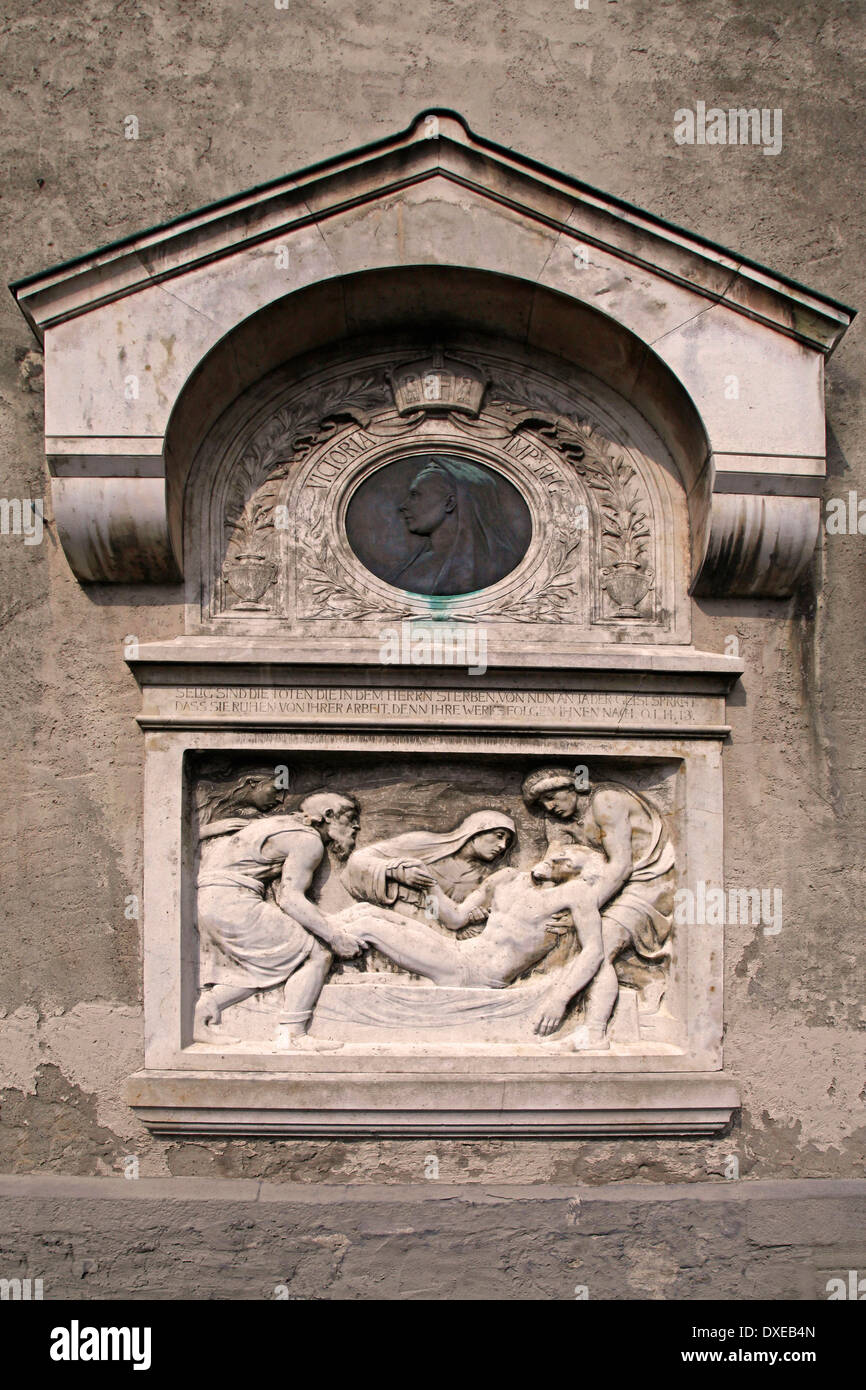 Plaque commémorative pour l'Impératrice Victoria, ville protestante Eglise Saint John, Kronberg im Taunus, Hesse, Allemagne Banque D'Images