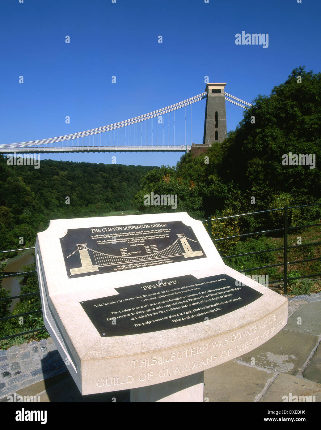 Vers le pont suspendu de Clifton Bristol ou à travers la gorge d'Avon, près de Bristol, Somerset, Angleterre du Sud-Ouest Banque D'Images