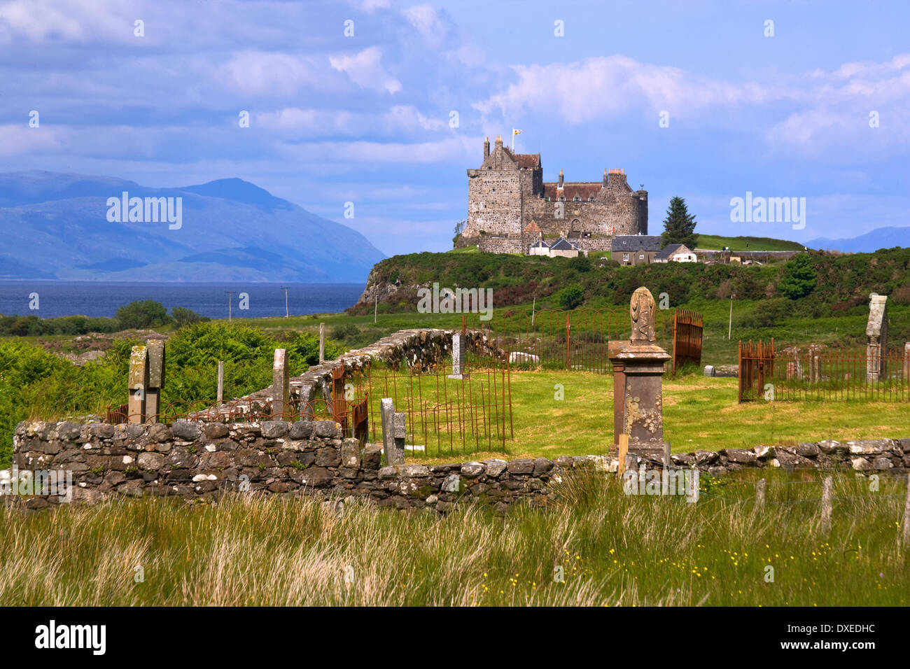 Duart Castle, sur l'île de Mull, vu de l'ancienne buriel ground,duart,île de Mull point, Ecosse. Banque D'Images