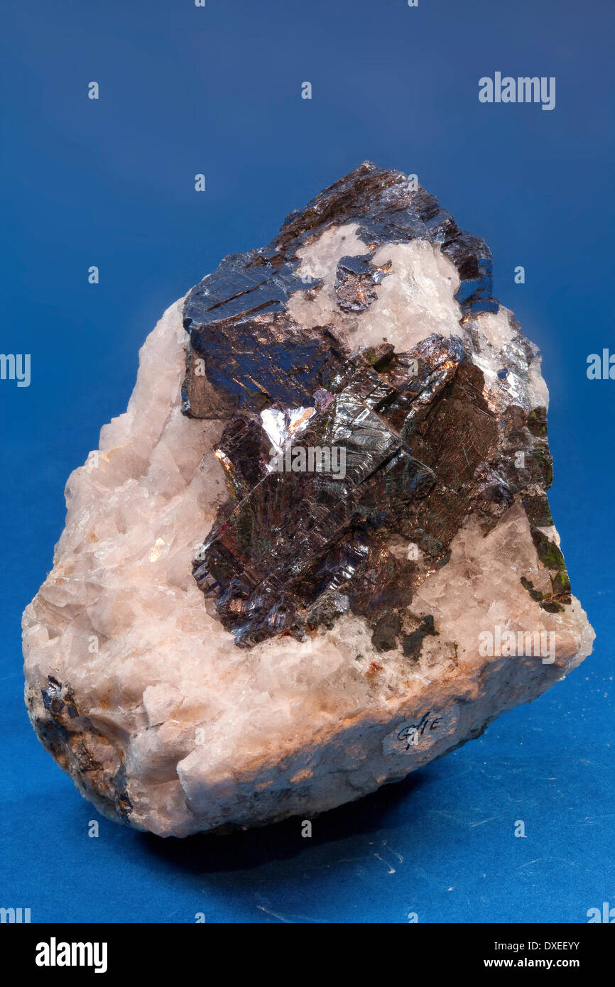Échantillon géologique de galène dans une matrice de calcite,le Nord du Pays de Galles, Banque D'Images