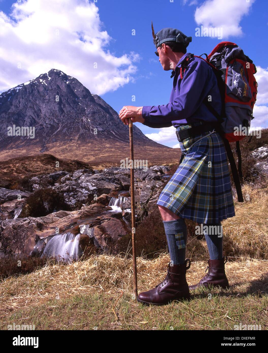 Buachaille Etive Mhor, randonneur, Glencoe, West Highlands Banque D'Images