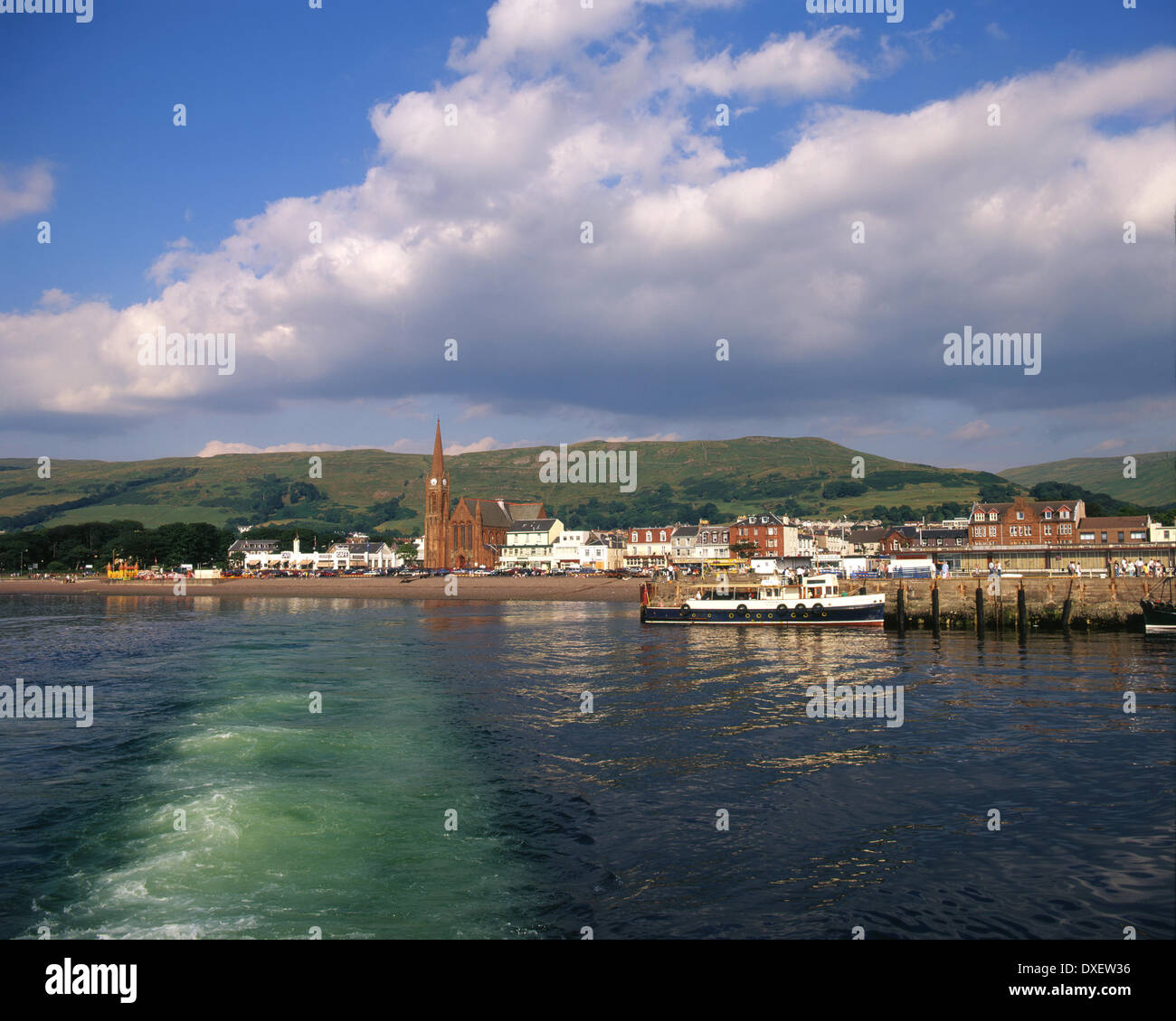 Vue vers le front de Largs (Cumbrae) ferry, l'Ayrshire. Banque D'Images