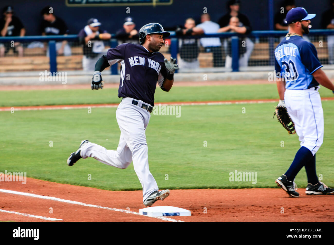 Eduardo Nunez (26) de l'Yankee à première base pendant les Rays de Tampa Bay le jeu Banque D'Images