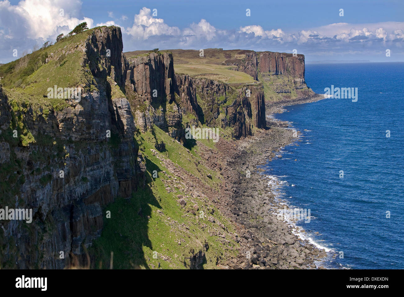 Vue en direction nord vers Kilt Rock, Trotternish, île de Skye Banque D'Images