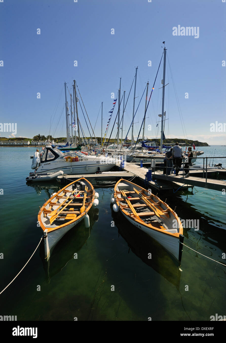 Yachts dans le port de Port Ellen,Île d'Islay, Argyll Banque D'Images